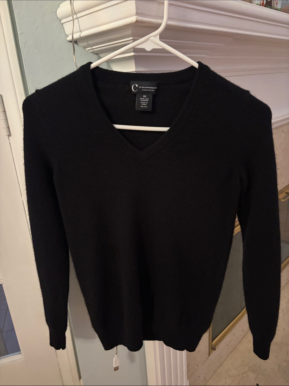 Women’s Black V-Neck Cashmere Sweater